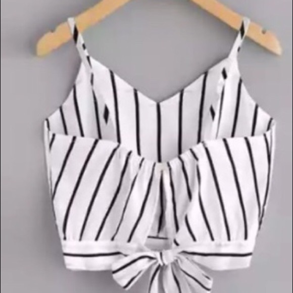 ✅✅NEW!! V neck crop cami - Picture 2 of 4